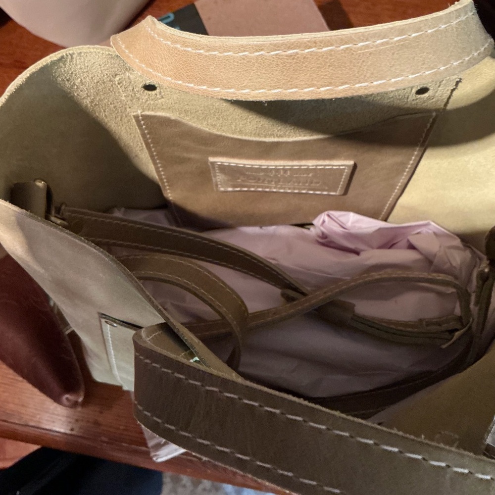 Portland Leather retired Anjou color crossbody - Picture 3 of 4